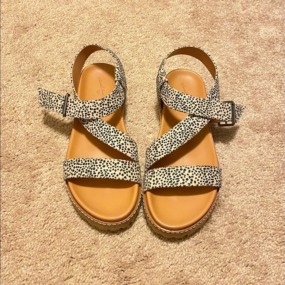 Universal Thread Cheetah Print Platform Sandals Size 7.5